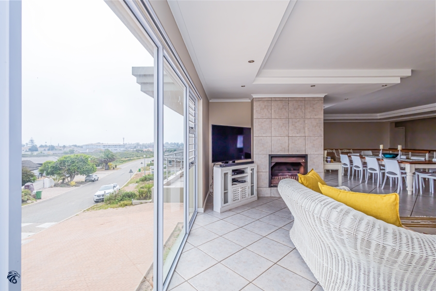 6 Bedroom Property for Sale in Middedorp Western Cape